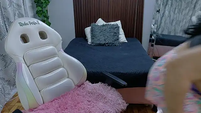 Snapshot of kataleya_29 chatting on February 10, 1:15 pm kataleya 29 online show from February 10, 1:15 pm