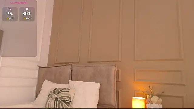 Ashley-Evans online show from December 12, 11:40 am