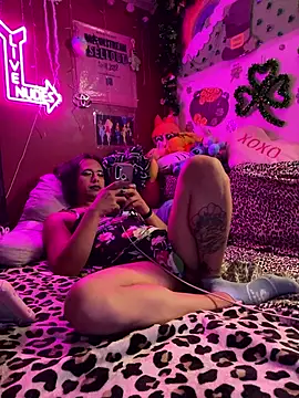 Snapshot of TranSexualJade95 chatting on February 19, 8:54 am TranSexualJade95 online show from February 19, 8:54 am