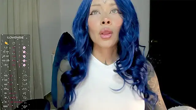 Snapshot of AlinaLukyanova chatting on April 28, 5:12 am AlinaLukyanova online show from April 28, 5:12 am