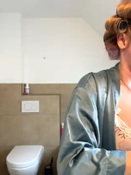 Snapshot of _Katherine_Pierce_ chatting on December 1, 12:10 pm Katherine Pierce online show from December 1, 12:10 pm