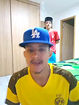 Snapshot of skinny23cm chatting on December 3, 10:39 am skinny23cm online show from December 3, 10:39 am