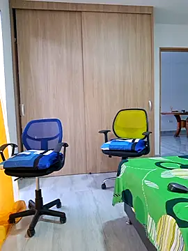 Snapshot of skinny23cm chatting on December 4, 11:30 am skinny23cm online show from December 4, 11:30 am