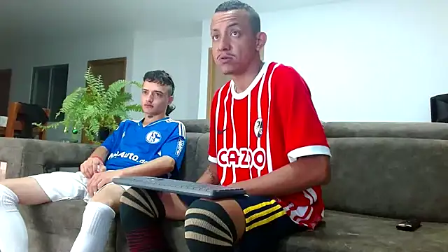 Snapshot of skinny23cm chatting on December 14, 10:13 am skinny23cm online show from December 14, 10:13 am