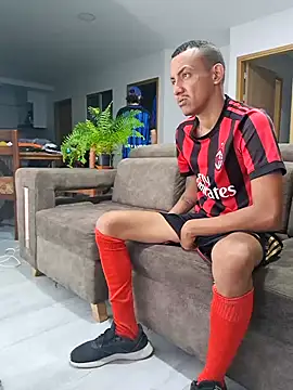 Snapshot of skinny23cm chatting on December 15, 9:24 am skinny23cm online show from December 15, 9:24 am