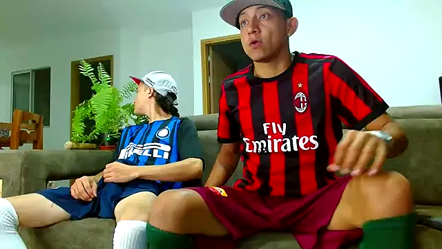 Snapshot of skinny23cm chatting on December 19, 9:40 am skinny23cm online show from December 19, 9:40 am