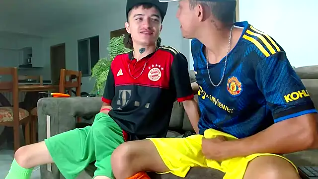 Snapshot of skinny23cm chatting on December 28, 9:20 am skinny23cm online show from December 28, 9:20 am