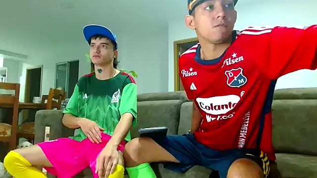 Snapshot of skinny23cm chatting on December 30, 11:04 am skinny23cm online show from December 30, 11:04 am