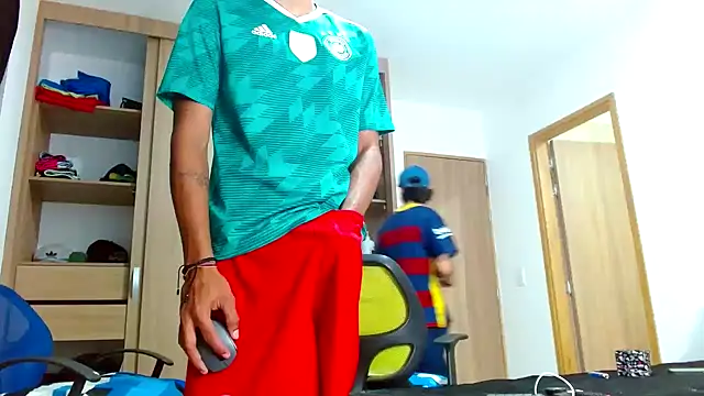 Snapshot of skinny23cm chatting on January 7, 9:40 am skinny23cm online show from January 7, 9:40 am