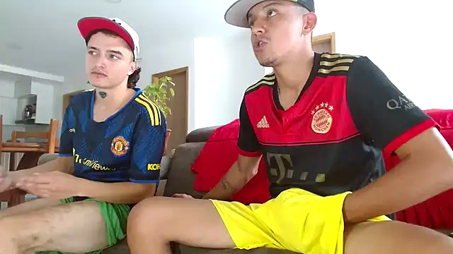 Snapshot of skinny23cm chatting on January 8, 7:24 pm skinny23cm online show from January 8, 7:24 pm