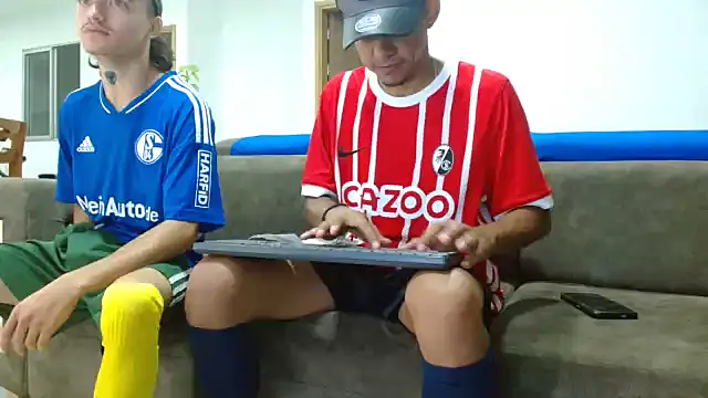 Snapshot of skinny23cm chatting on January 15, 10:06 am skinny23cm online show from January 15, 10:06 am