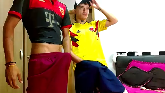 Snapshot of skinny23cm chatting on January 17, 10:33 am skinny23cm online show from January 17, 10:33 am