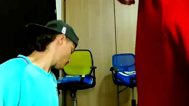 Snapshot of skinny23cm chatting on January 24, 9:17 am skinny23cm online show from January 24, 9:17 am