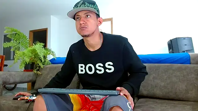 Snapshot of skinny23cm chatting on January 28, 12:54 pm skinny23cm online show from January 28, 12:54 pm