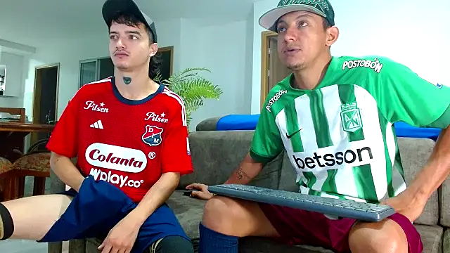 Snapshot of skinny23cm chatting on February 4, 9:28 am skinny23cm online show from February 4, 9:28 am