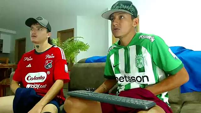 Snapshot of skinny23cm chatting on February 4, 12:33 pm skinny23cm online show from February 4, 12:33 pm