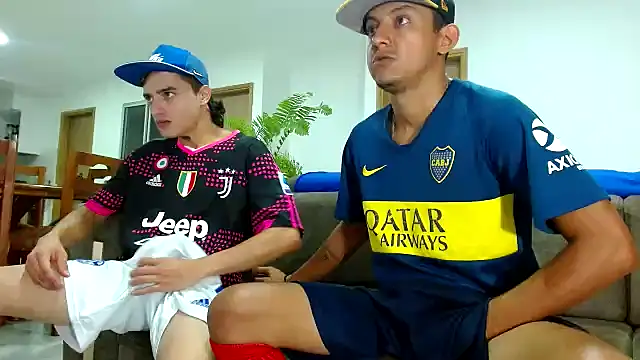 Snapshot of skinny23cm chatting on February 7, 9:26 am skinny23cm online show from February 7, 9:26 am