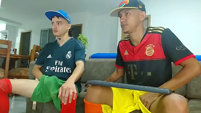 Snapshot of skinny23cm chatting on February 13, 9:30 am skinny23cm online show from February 13, 9:30 am