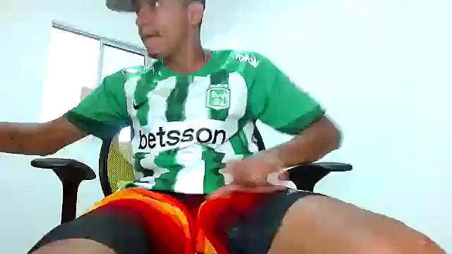 Snapshot of skinny23cm chatting on March 1, 4:00 pm skinny23cm online show from March 1, 4:00 pm