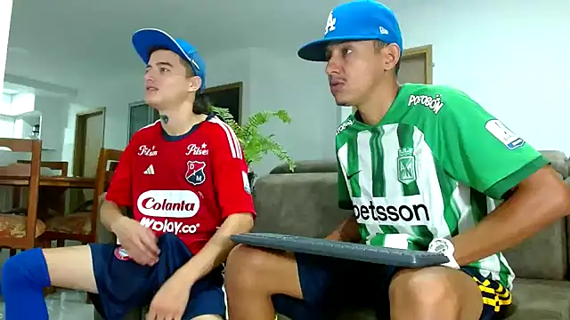 Snapshot of skinny23cm chatting on March 7, 9:29 am skinny23cm online show from March 7, 9:29 am