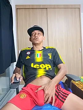 Snapshot of skinny23cm chatting on March 11, 9:13 am skinny23cm online show from March 11, 9:13 am