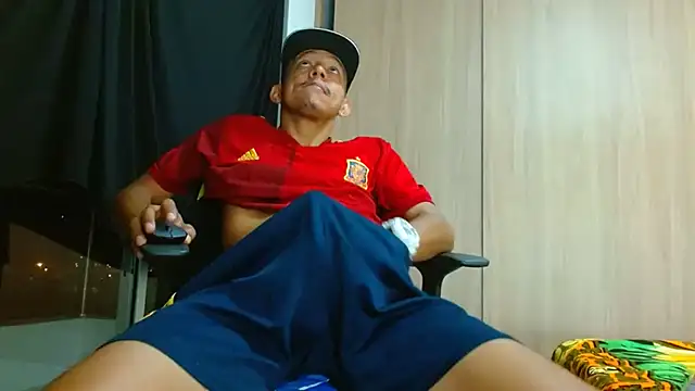 Snapshot of skinny23cm chatting on March 18, 9:20 am skinny23cm online show from March 18, 9:20 am