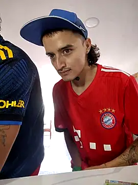 Snapshot of skinny23cm chatting on September 10, 3:34 pm skinny23cm online show from September 10, 3:34 pm