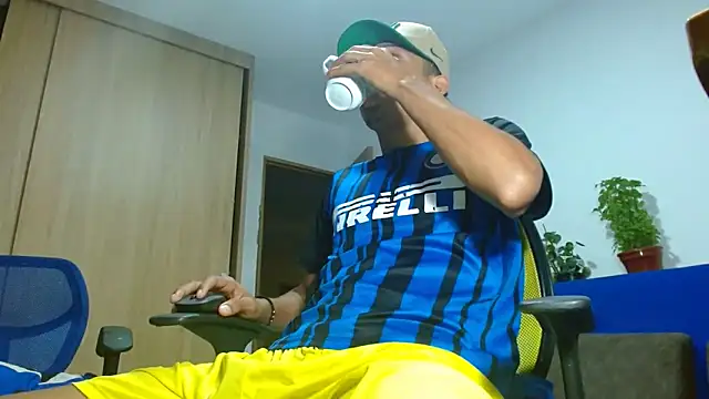 Snapshot of skinny23cm chatting on September 16, 10:27 am skinny23cm online show from September 16, 10:27 am