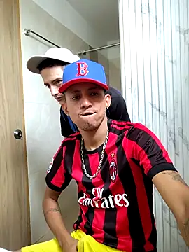 Snapshot of skinny23cm chatting on October 16, 2:51 pm skinny23cm online show from October 16, 2:51 pm