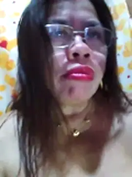 Snapshot of Huge_mama69 chatting on April 19, 1:43 pm Huge mama69 online show from April 19, 1:43 pm