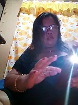 Snapshot of Huge_mama69 chatting on April 28, 2:33 pm Huge mama69 online show from April 28, 2:33 pm