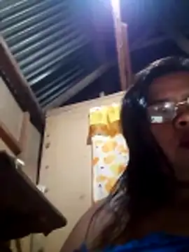 Snapshot of Huge_mama69 chatting on May 31, 12:45 pm Huge mama69 online show from May 31, 12:45 pm