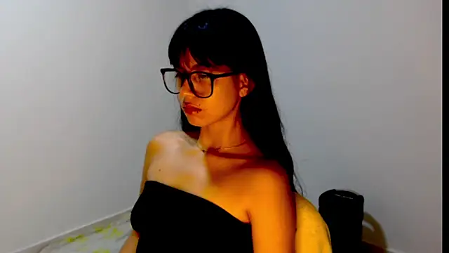 Snapshot of meganmiauu chatting on May 3, 3:07 pm meganmiauu online show from May 3, 3:07 pm