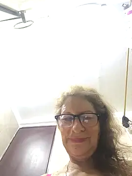 Snapshot of MaryeLunna chatting on February 21, 12:11 am MaryeLunna online show from February 21, 12:11 am