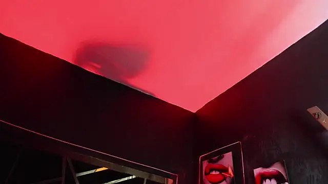 EmilyDuran  online show from April 11, 7:45 am