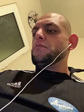 Snapshot of milenski74 chatting on January 7, 2:47 am milenski74 online show from January 7, 2:47 am