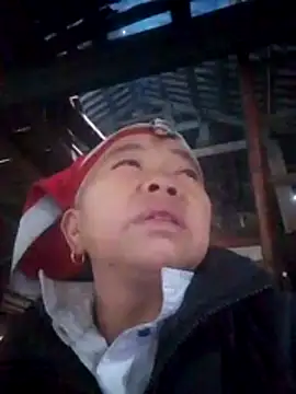 Snapshot of VangLe73 chatting on February 9, 6:39 am VangLe73 online show from February 9, 6:39 am