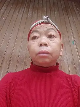 Snapshot of VangLe73 chatting on February 18, 12:28 am VangLe73 online show from February 18, 12:28 am