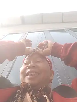 Snapshot of VangLe73 chatting on February 28, 3:07 am VangLe73 online show from February 28, 3:07 am