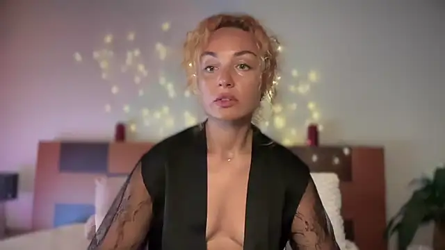 Reddgiirl online show from June 30, 6:42 pm