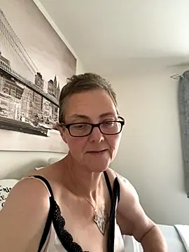 Curvy-Jinx online show from October 19, 1:34 pm