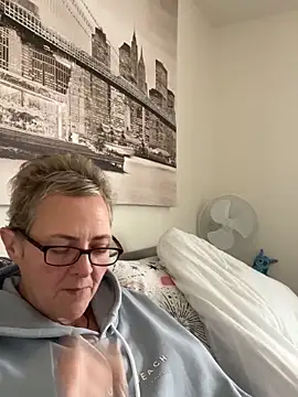 Curvy-Jinx online show from November 9, 1:53 pm