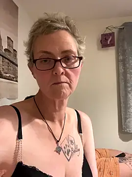 Curvy-Jinx online show from November 29, 8:45 pm