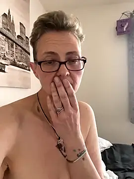 Curvy-Jinx online show from January 9, 10:18 am