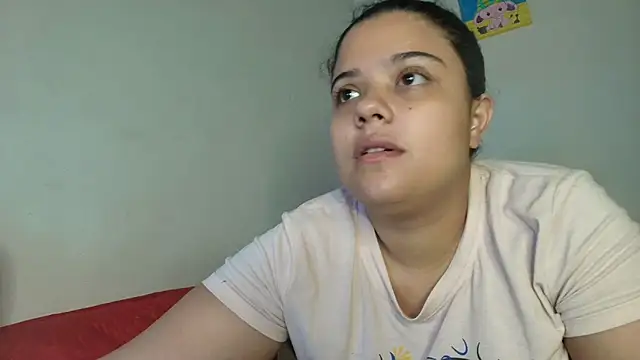 Snapshot of luisahot_9727 chatting on February 5, 7:13 am luisahot 9727 online show from February 5, 7:13 am