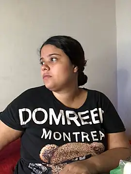 Snapshot of luisahot_9727 chatting on February 10, 2:10 pm luisahot 9727 online show from February 10, 2:10 pm