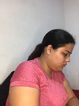 Snapshot of luisahot_9727 chatting on February 20, 5:37 am luisahot 9727 online show from February 20, 5:37 am