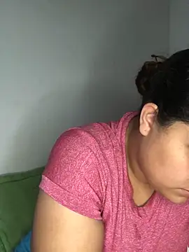 Snapshot of luisahot_9727 chatting on February 21, 2:07 pm luisahot 9727 online show from February 21, 2:07 pm