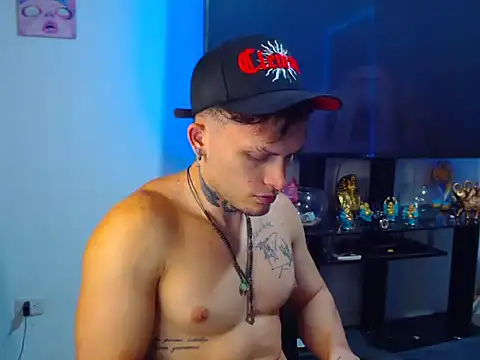 Snapshot of Kieran_kian chatting on December 17, 12:27 am Kieran kian online show from December 17, 12:27 am