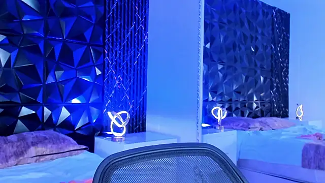 katierouge  online show from January 8, 4:15 am